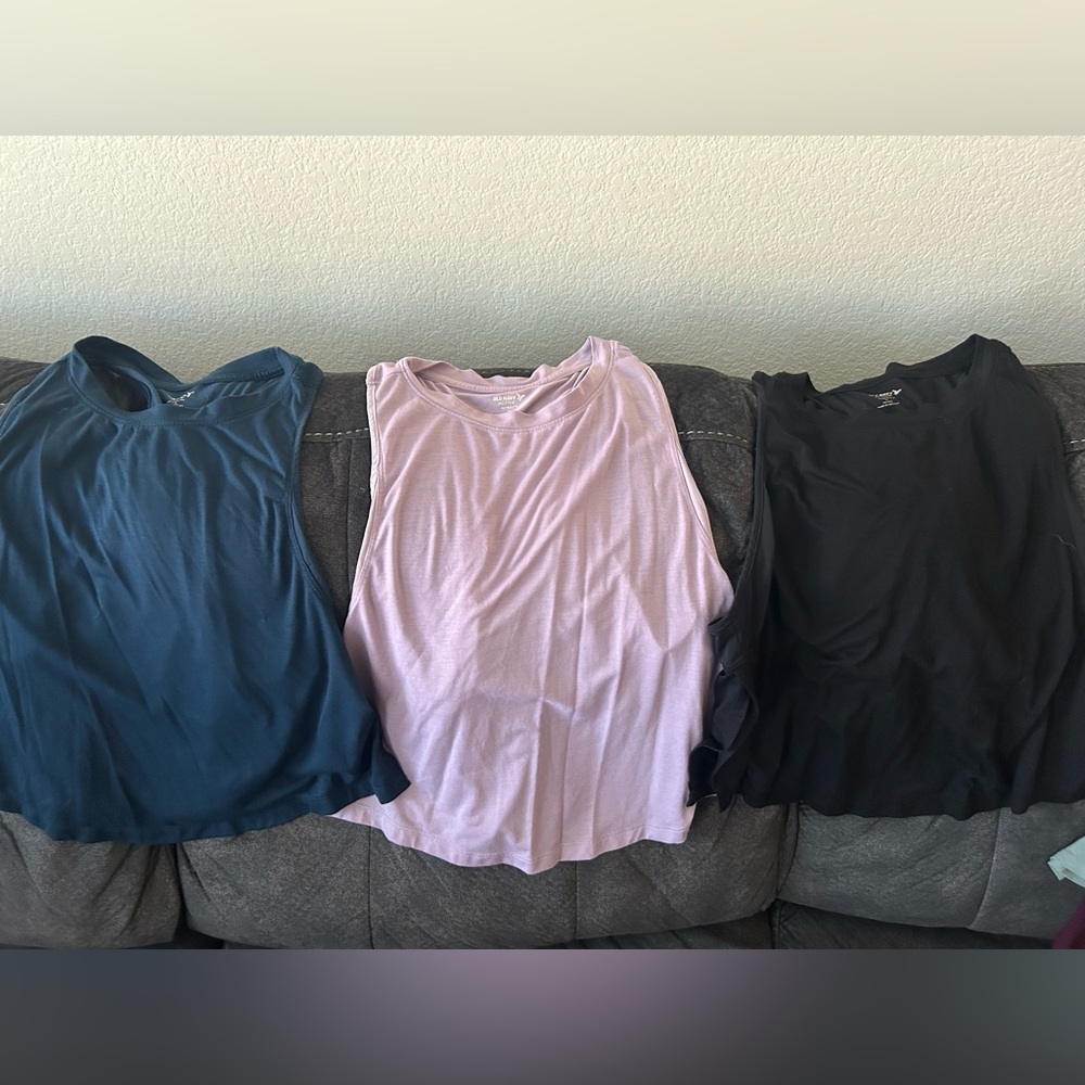 Size L Old Navy Cropped Athletic Tops